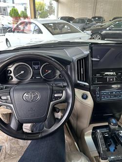 تۆیۆتا لاند کروزەر